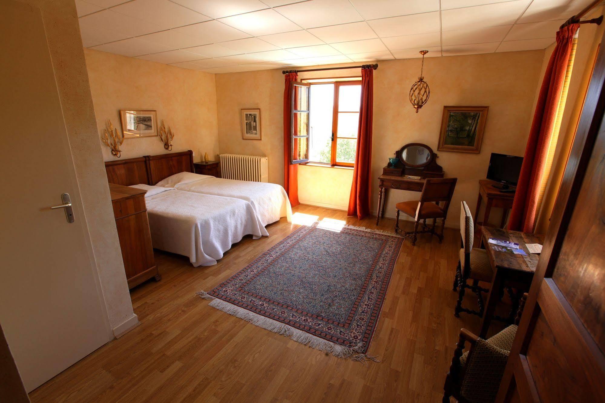 Logis Hotel Les Hospitaliers Le Poet-Laval Exterior photo
